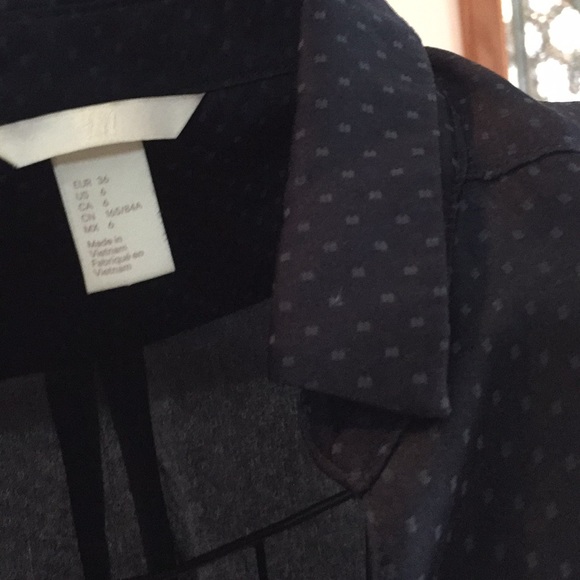 Black shirt with dark green dots soft size 6 - Picture 3 of 6